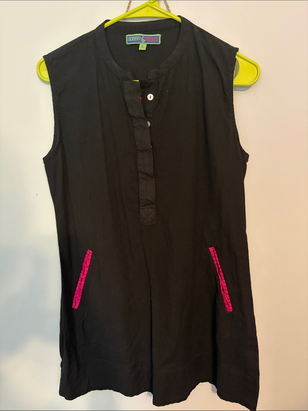 Country Road Black Sleeveless Tunic with Hot Pink Pocket Accents
